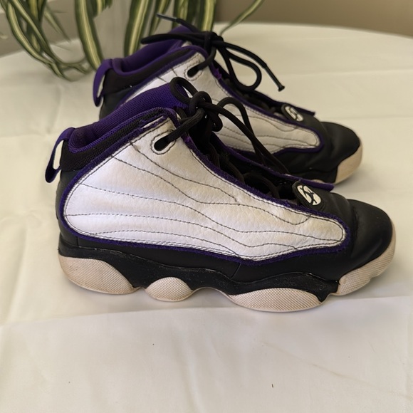 Air Jordan Pro Strong 'White Black Electro Purple
Youth Kids Size 2Y - Picture 3 of 12